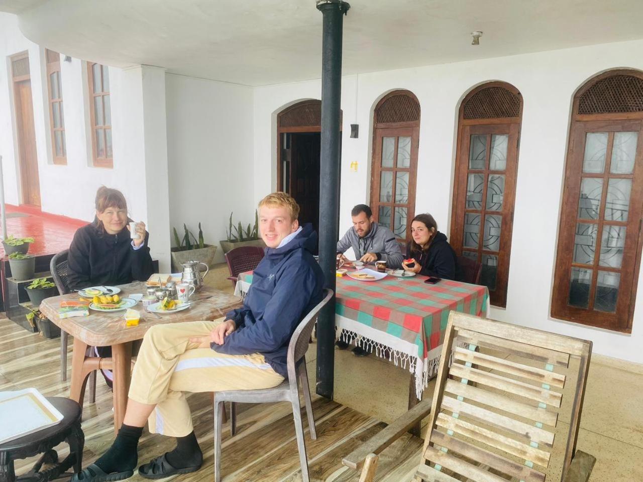 Farah Guest Inn Haputale Exteriér fotografie